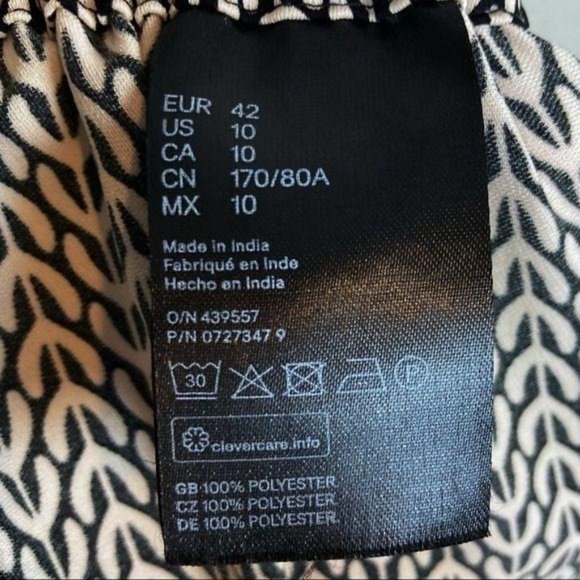 H&M • Flowy Pleated Waistband Midi Skirt - Picture 6 of 6